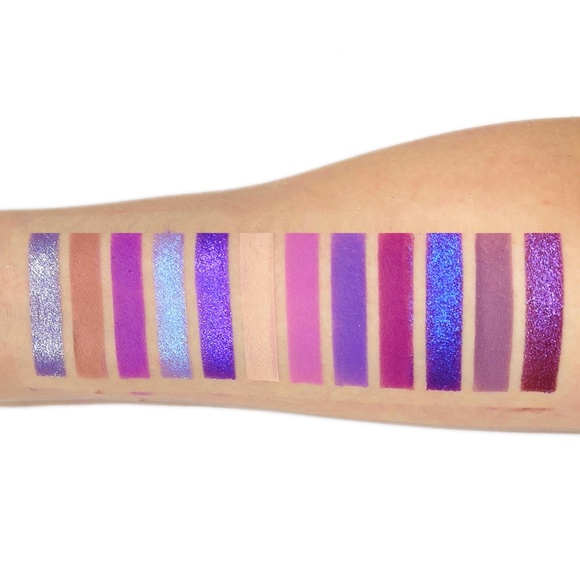 Menagerie Cosmetics "Flight Club" eyeshadow palette - Picture 8 of 10